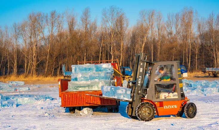 哈爾濱(bīn)冬季采冰 采冰工(gōng)具